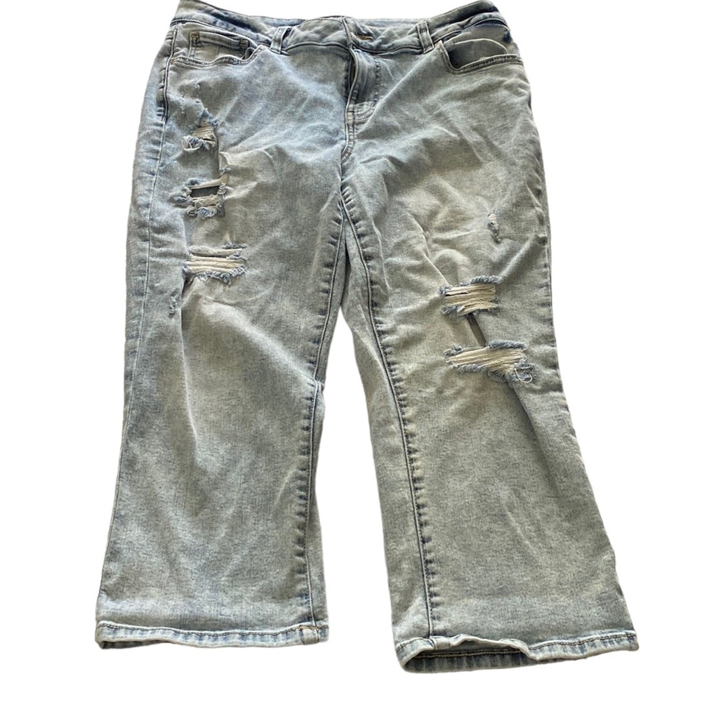 Maurice’s mid-rise distressed crop jeans size 14